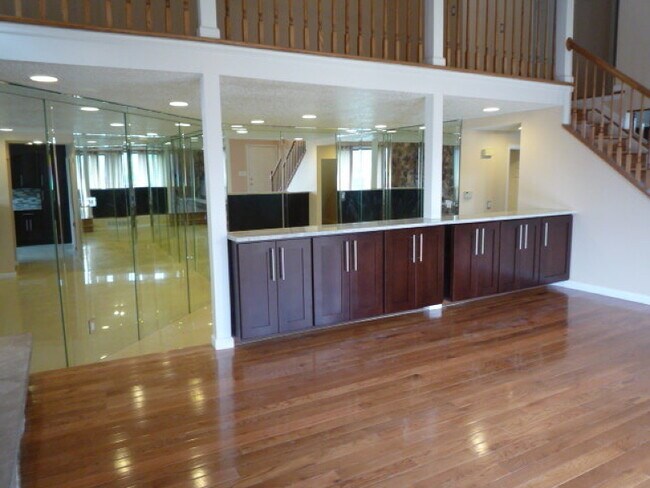 Building Photo - 202 Kingsberry Dr