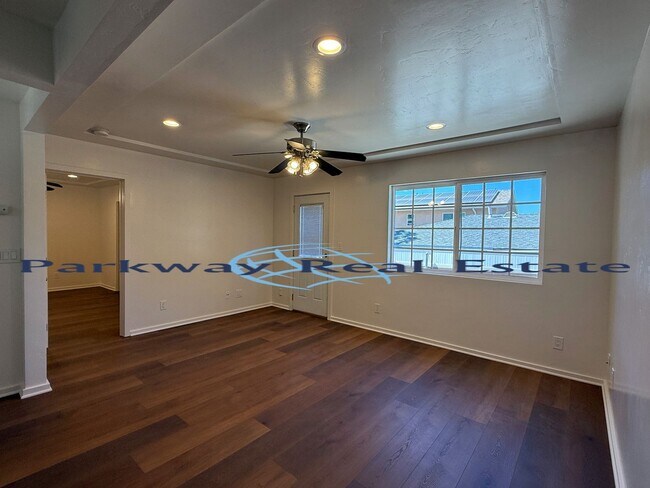 Foto del edificio - 8549-8551 Wintergardens Blvd.
