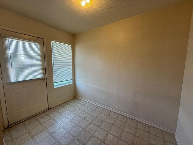 Building Photo - 4405 Abigail Dr