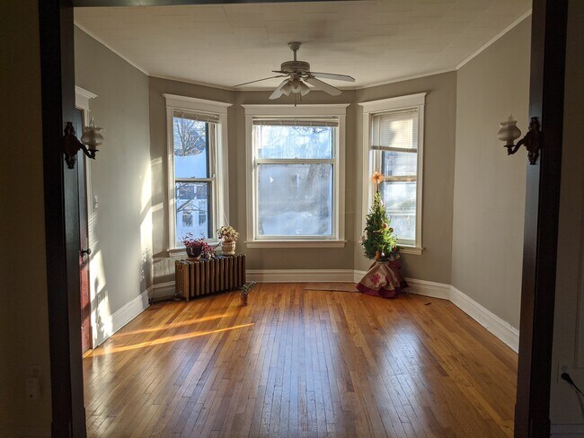 Living room - 2040 N Sawyer Ave