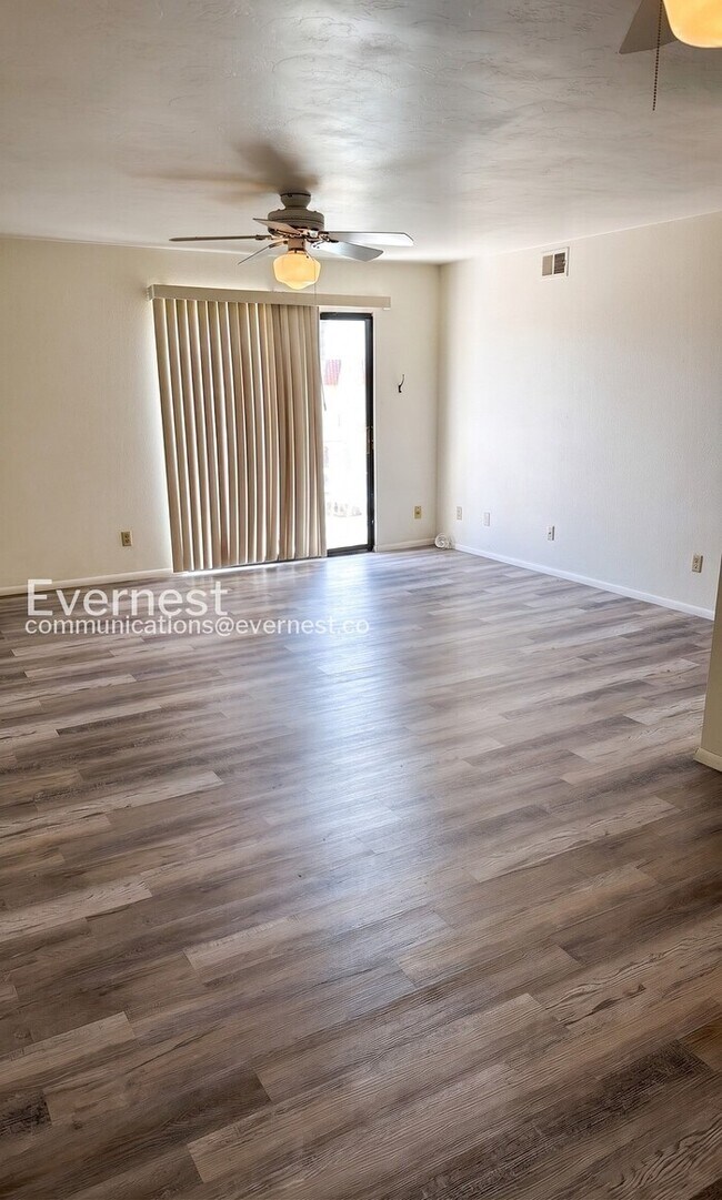 Building Photo - 2 Bed/2 Bath Condo with Modern Amenities / Coming Soon!