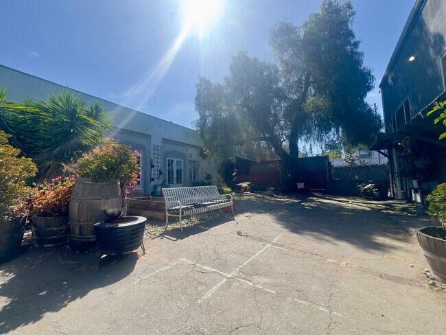 Foto del edificio - 1254 E 12th St