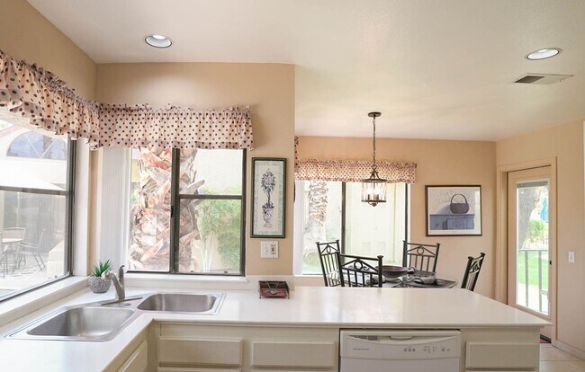 Foto del edificio - 211 Canyon Cir N