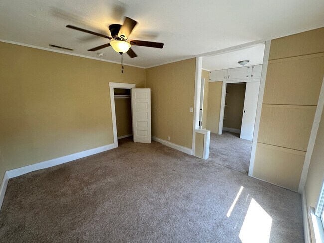 Foto del edificio - 2641 1/2 Collis Ave