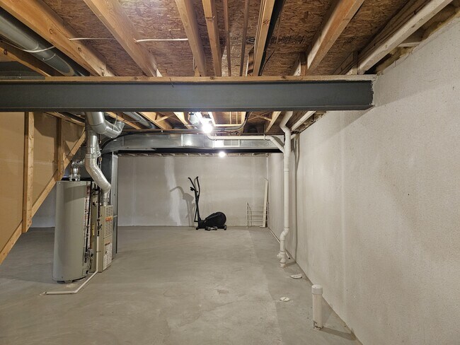 Building Photo - 22115 Glenwood St