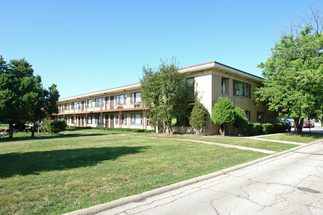 Primary Photo - 21 King Arthur Dr