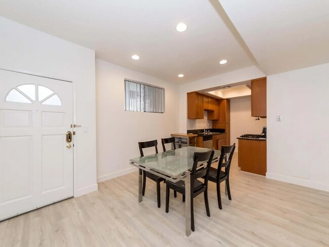 Foto del edificio - 431 S Kingsley Dr