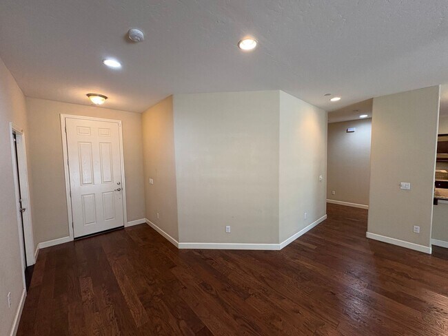 Foto del edificio - SE Visalia home Rent Ready!