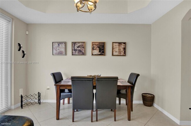 Foto del edificio - 3 br, 3 bath Townhome - 14383 SW 9th Ct