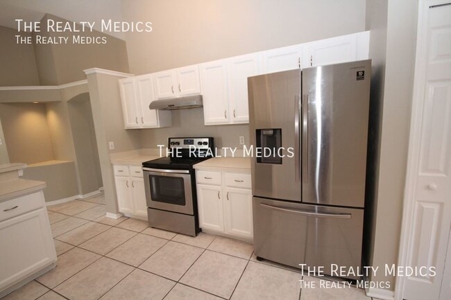 Building Photo - 833 Brightview Dr
