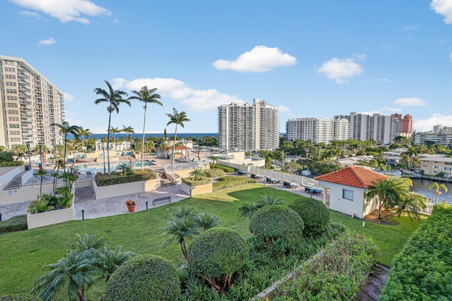 Building Photo - 3020 NE 32nd Ave