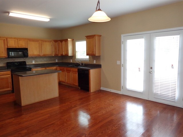 Foto del edificio - 6622 Misty Springs Lane