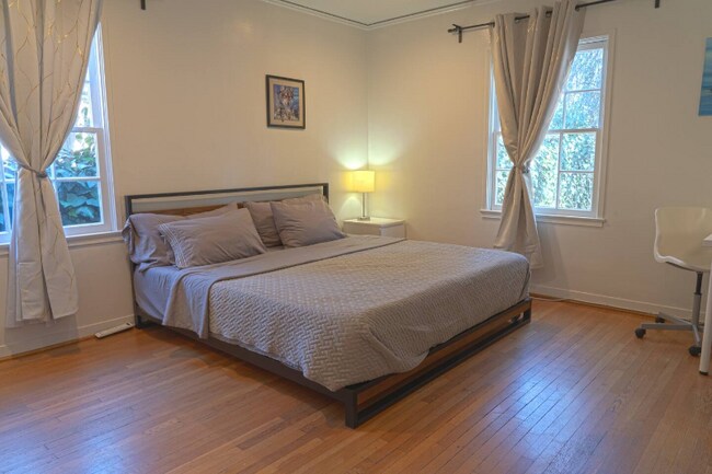 Foto del edificio - 4242 Tujunga Ave