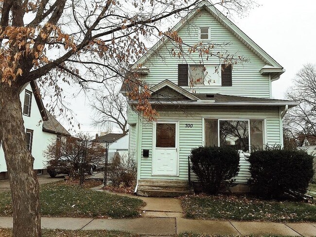 Building Photo - 700 James Ave
