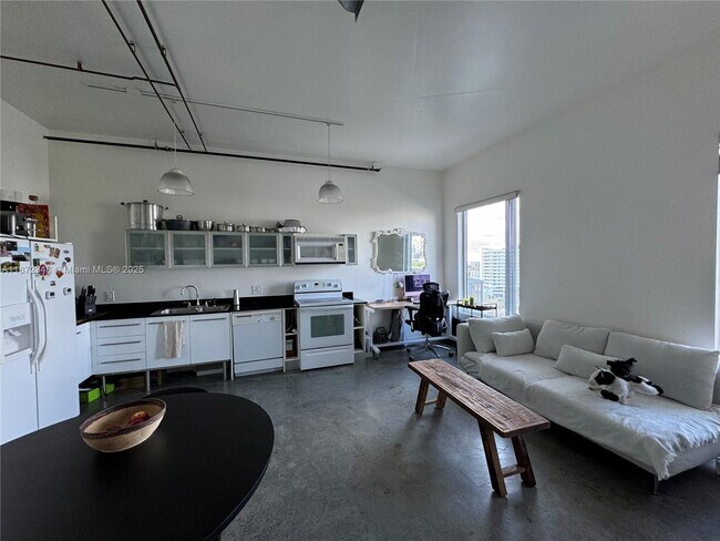 Foto del edificio - 10 SW South River Dr