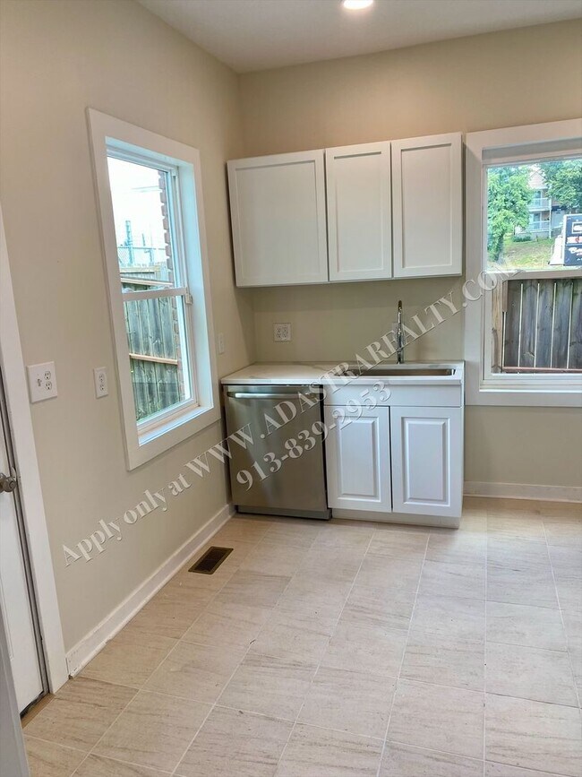 Foto del edificio - Remodeled 3 Bed 1.5 Bath Home in Kansas Ci...