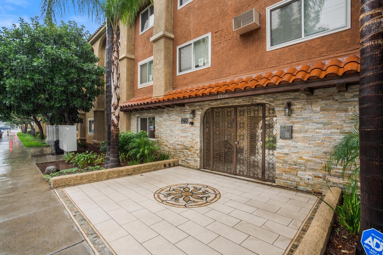 Foto principal - 3220 Altura Ave