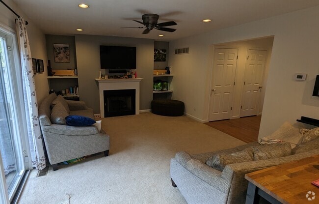Building Photo - 2562 Creve Coeur Dr