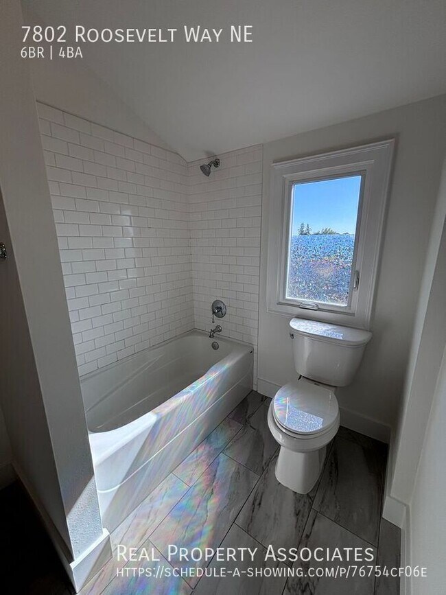 Foto del edificio - 7802 Roosevelt Way NE