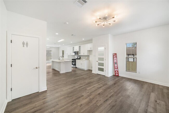 Foto del edificio - 2336 Charles Rd