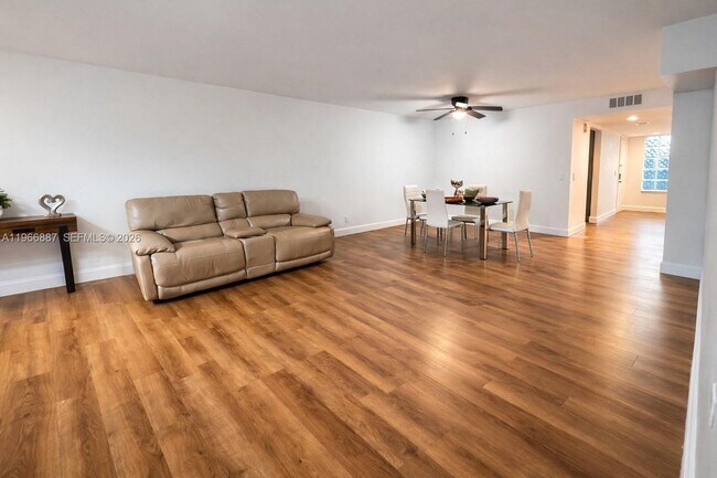 Foto del edificio - 16571 Blatt Blvd