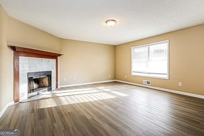 Building Photo - 234 Benton Fields