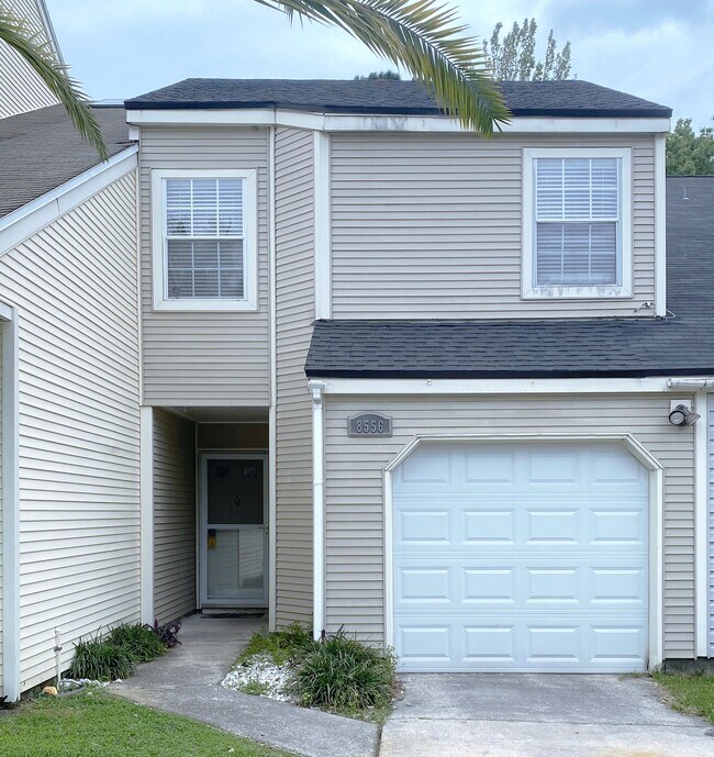 Building Photo - 8556 Sturbridge Cir W