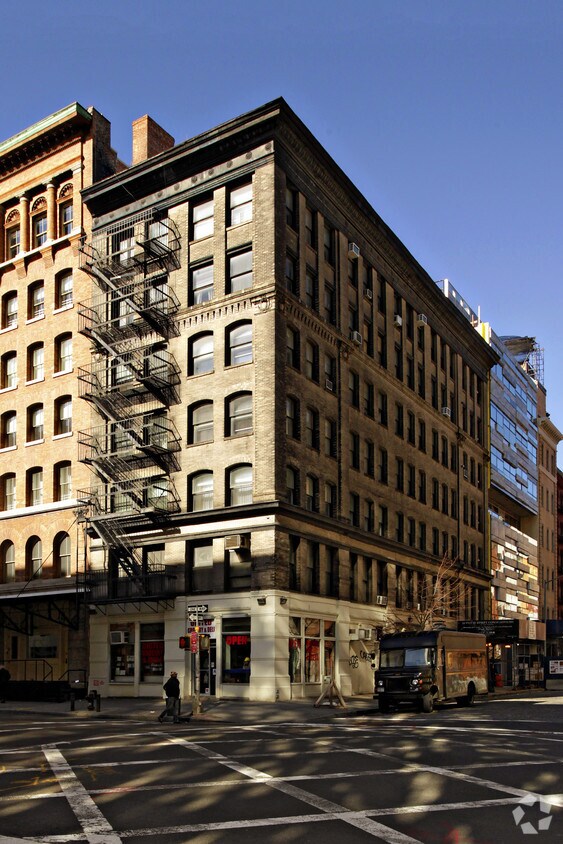 Building Photo - 