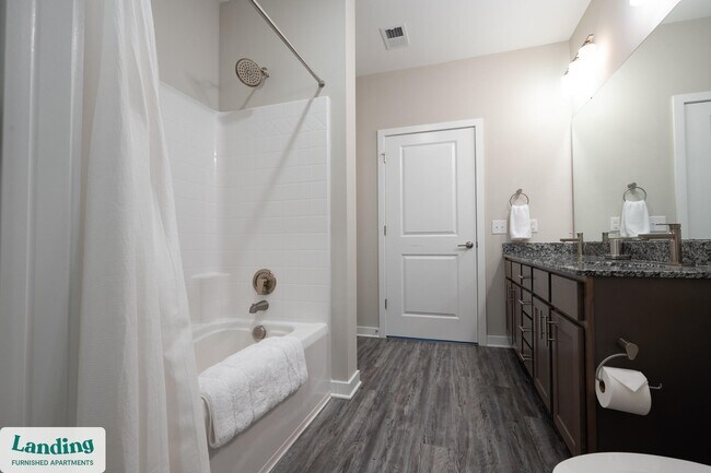 Foto del edificio - 16200 Croft Dr