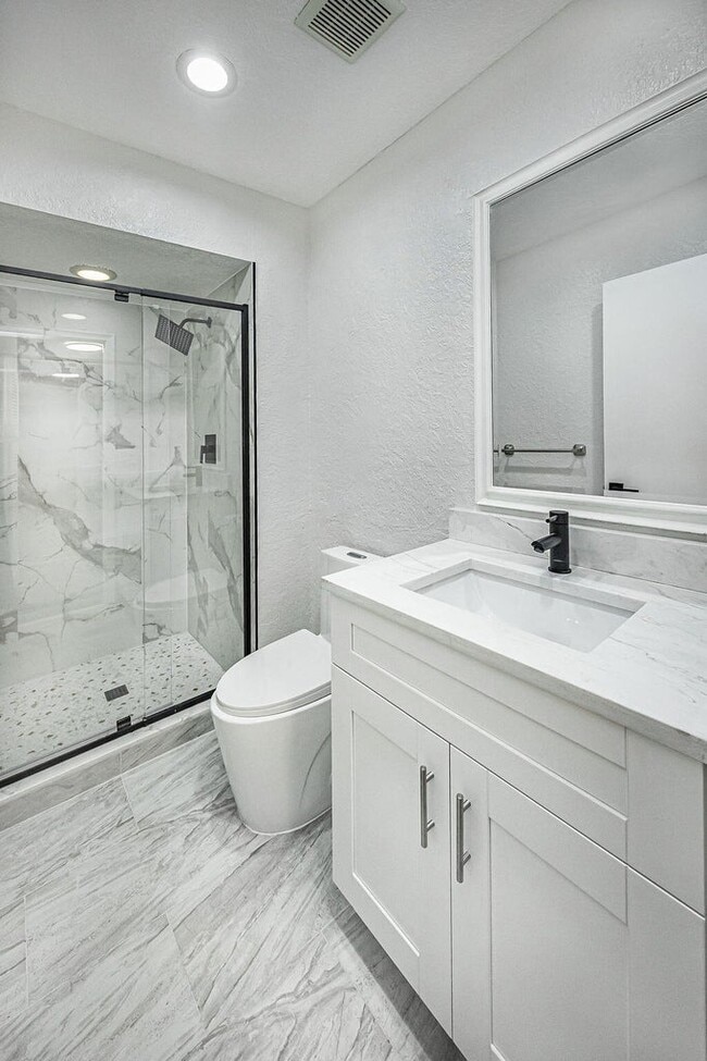 Building Photo - 829 Camino Rd