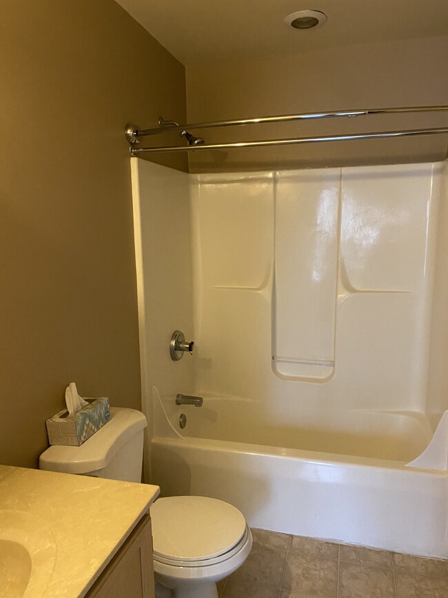 Primary Bath - 3227 Bishop St