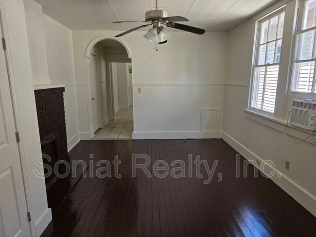 Building Photo - 515 S Genois St