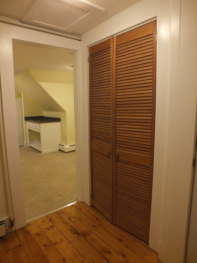 Entry way - 257 Roxbury St