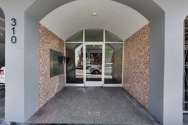 Foto del edificio - 310 6th Avenue