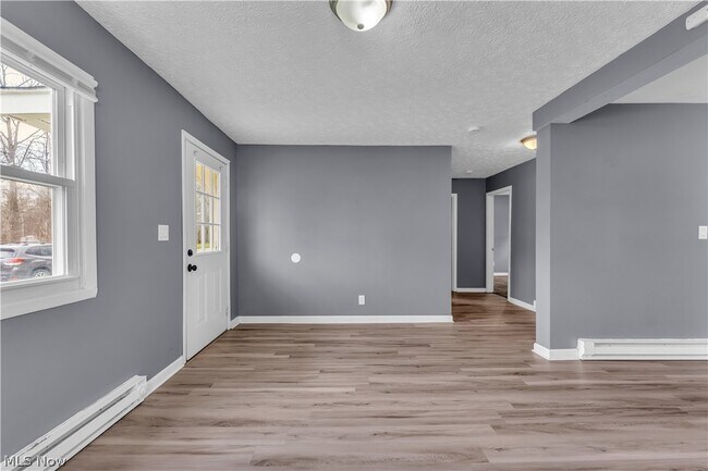 Foto del edificio - 1771 E 37th St