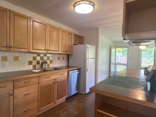 Building Photo - Hualalai Subdivision- Hilo Town