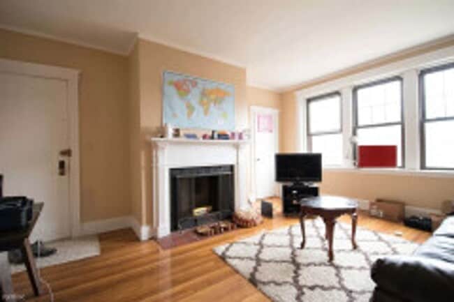 Building Photo - HOT BROOKLINE 5 BED!!!