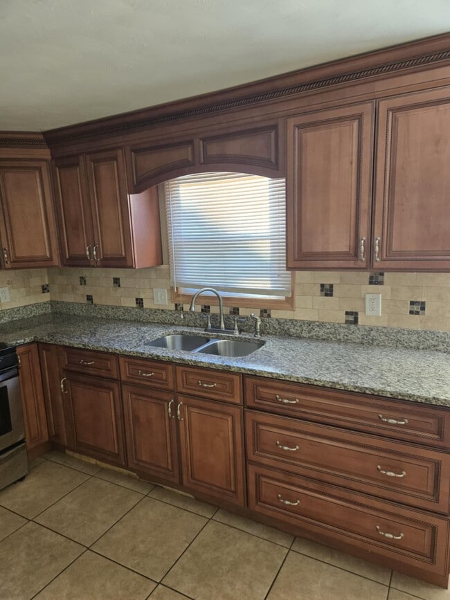 Building Photo - 144 Osgood Ave