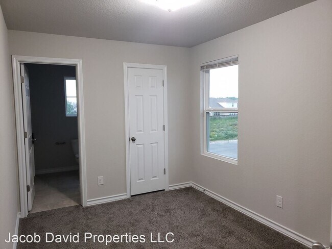 Foto del edificio - 16930 Spirit Brook