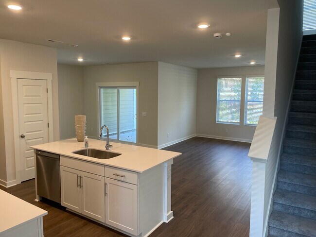 Building Photo - 2034 Township Dr