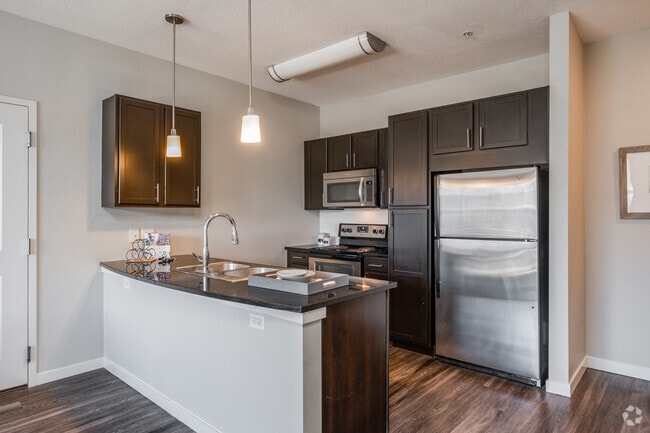 1 HAB, 1 BA - 630 ft² - Monaco Row