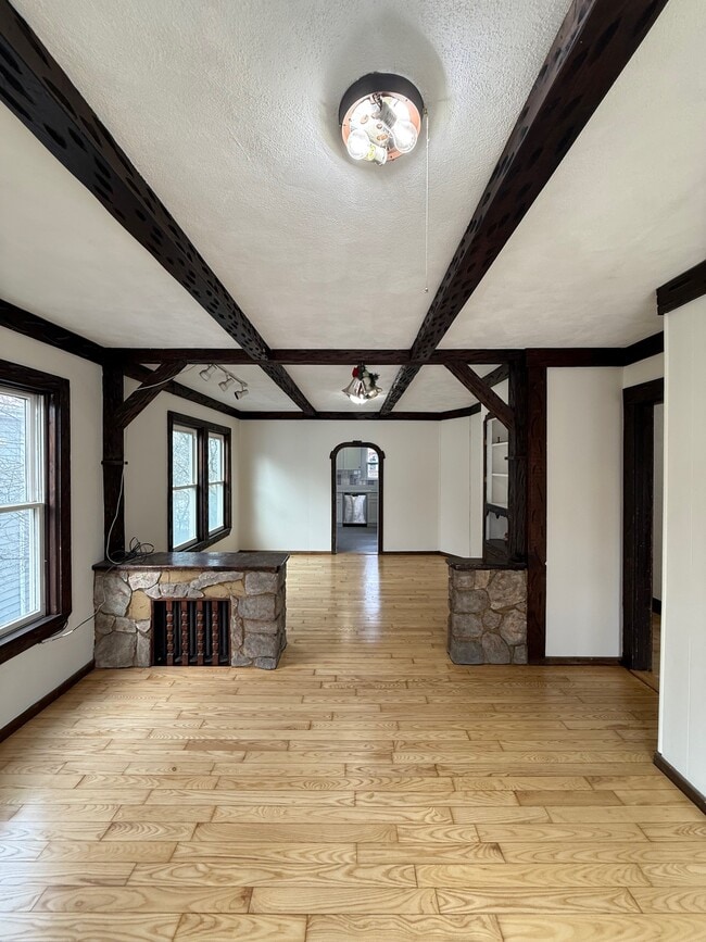 Building Photo - 5 Alcott St