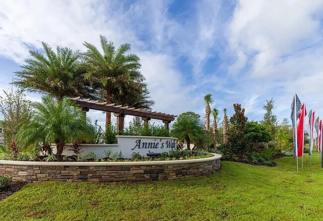 Foto del edificio - Charming 2-Bed, 2 and half-Bath Townhouse ...