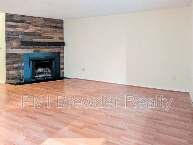 Building Photo - 19851 25th Ave NE