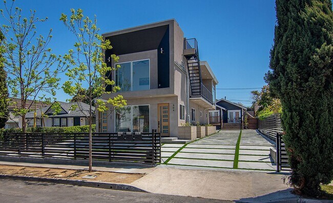 Foto del edificio - Lafayette Duplex
