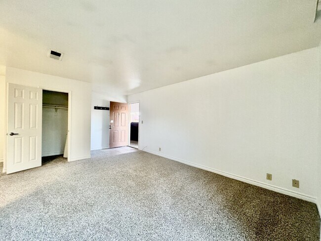 Foto del edificio - Las Vegas Guard-Gated Condo for Rent | Bella Vita Community | 1 Bedroom Upstairs Unit