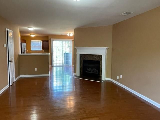 Foto del edificio - 708 Crestwell Cir