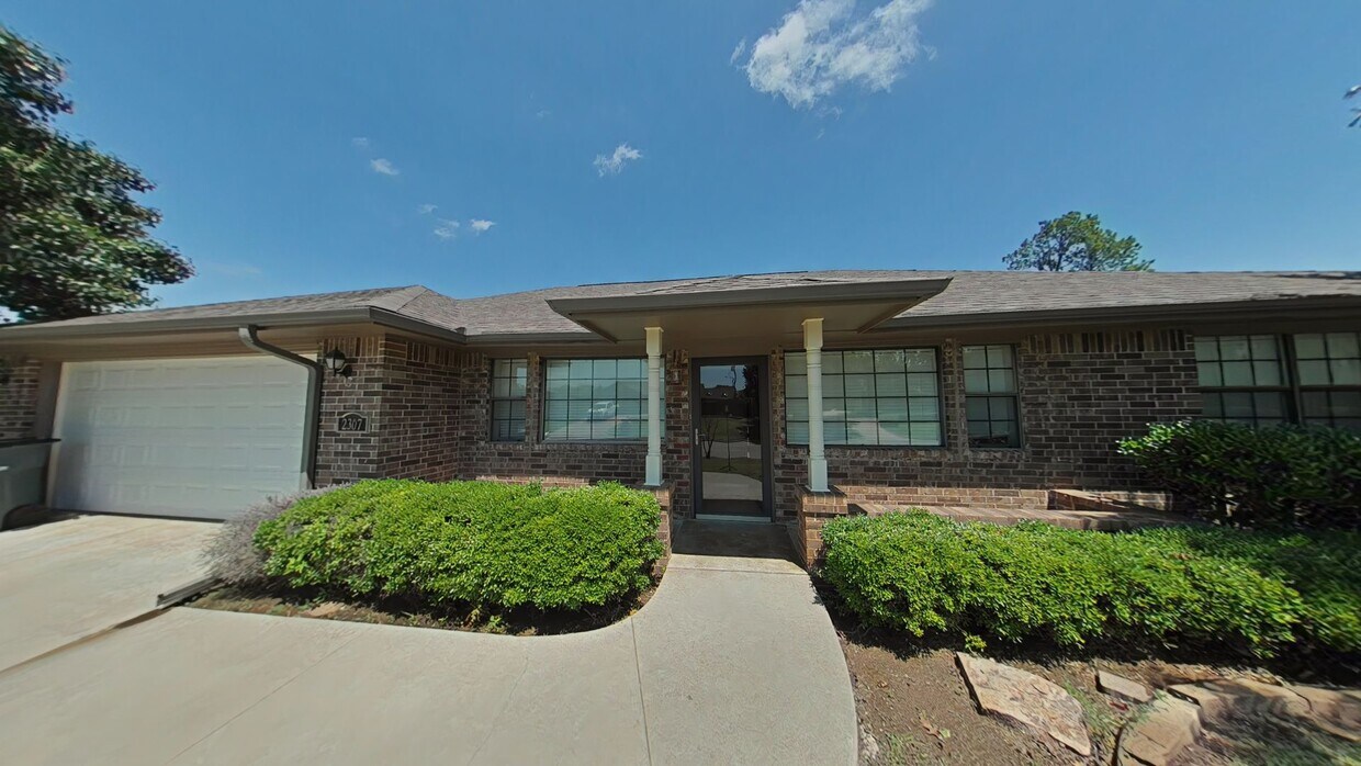Primary Photo - 2307 NW Crosby Park Blvd