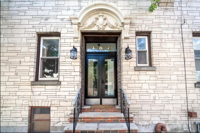 Foto del edificio - 187 Hopkins Ave