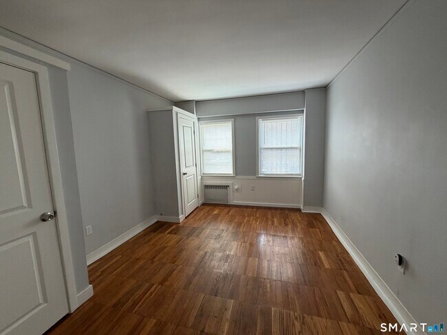 Foto del edificio - 230 Farmington Ave